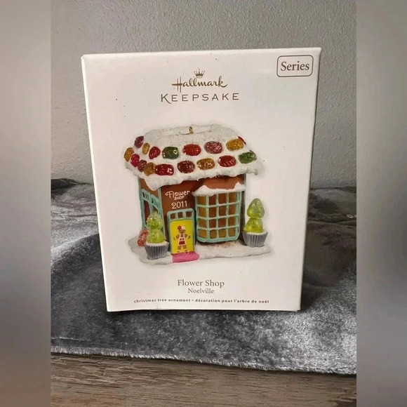 Hallmark NEW 2011 “Flower Shop” 6th in the Noelville Series Christmas Ornament - Picture 1 of 7